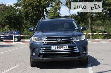Внедорожник / Кроссовер Toyota Highlander 2017 в 