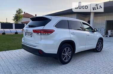 Внедорожник / Кроссовер Toyota Highlander 2017 в 