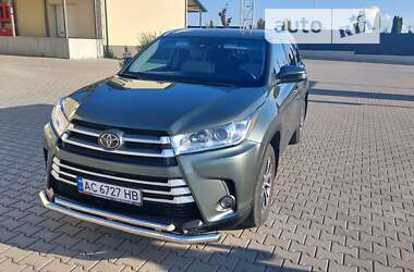 Внедорожник / Кроссовер Toyota Highlander 2017 в Луцке