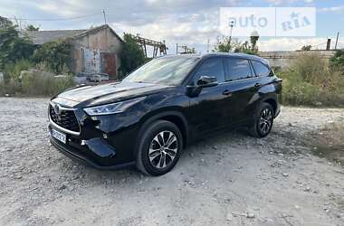 Внедорожник / Кроссовер Toyota Highlander 2022 в 