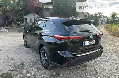 Внедорожник / Кроссовер Toyota Highlander 2022 в 