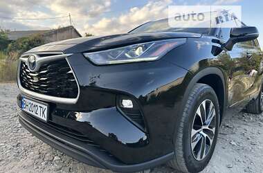 Внедорожник / Кроссовер Toyota Highlander 2022 в 