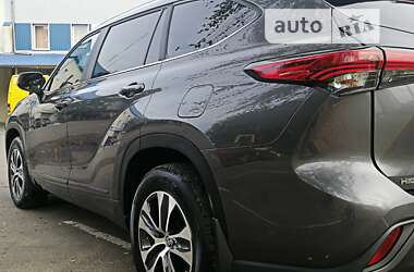 Позашляховик / Кросовер Toyota Highlander 2023 в 
