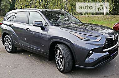 Позашляховик / Кросовер Toyota Highlander 2023 в 