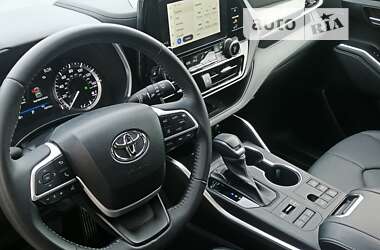 Позашляховик / Кросовер Toyota Highlander 2023 в 