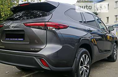 Позашляховик / Кросовер Toyota Highlander 2023 в 