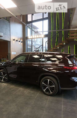 Внедорожник / Кроссовер Toyota Highlander 2022 в 