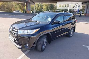 Внедорожник / Кроссовер Toyota Highlander 2017 в Киеве