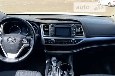 Внедорожник / Кроссовер Toyota Highlander 2017 в Кривом Роге