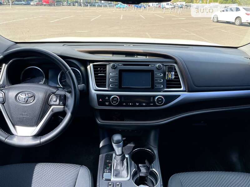 Позашляховик / Кросовер Toyota Highlander 2017 в Кривому Розі
