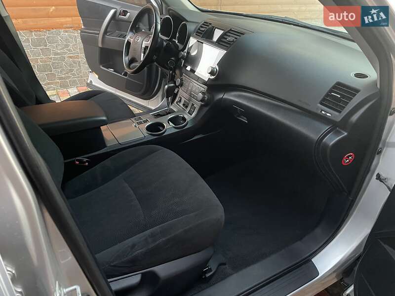 Внедорожник / Кроссовер Toyota Highlander 2011 в Черкассах