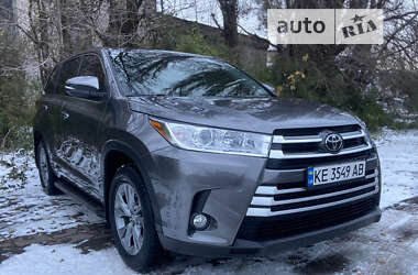 Внедорожник / Кроссовер Toyota Highlander 2017 в Киеве