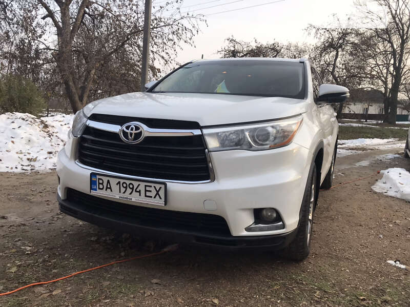 Внедорожник / Кроссовер Toyota Highlander 2015 в Новомиргороде