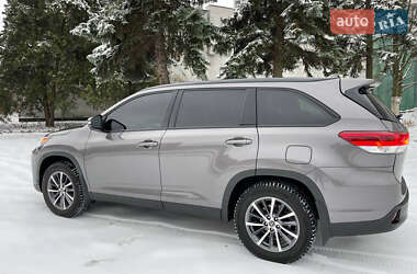Позашляховик / Кросовер Toyota Highlander 2019 в 
