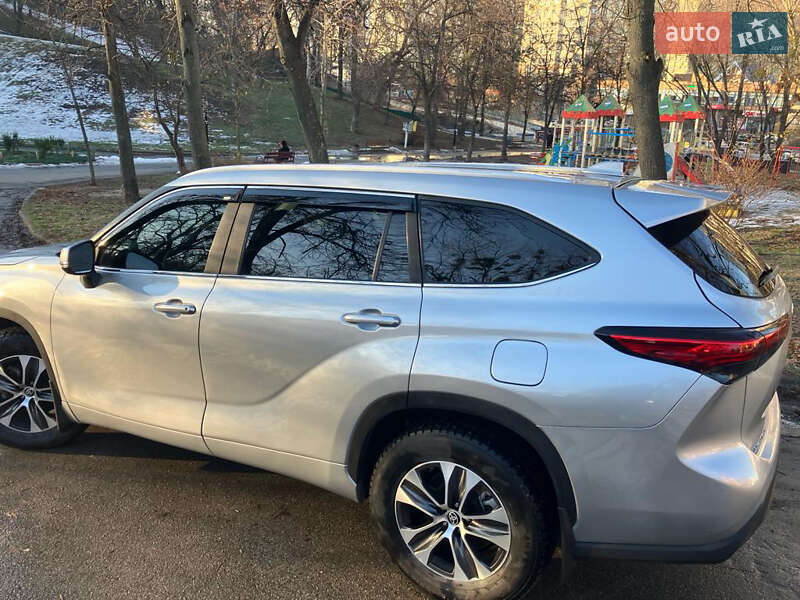 Позашляховик / Кросовер Toyota Highlander 2022 в Києві
