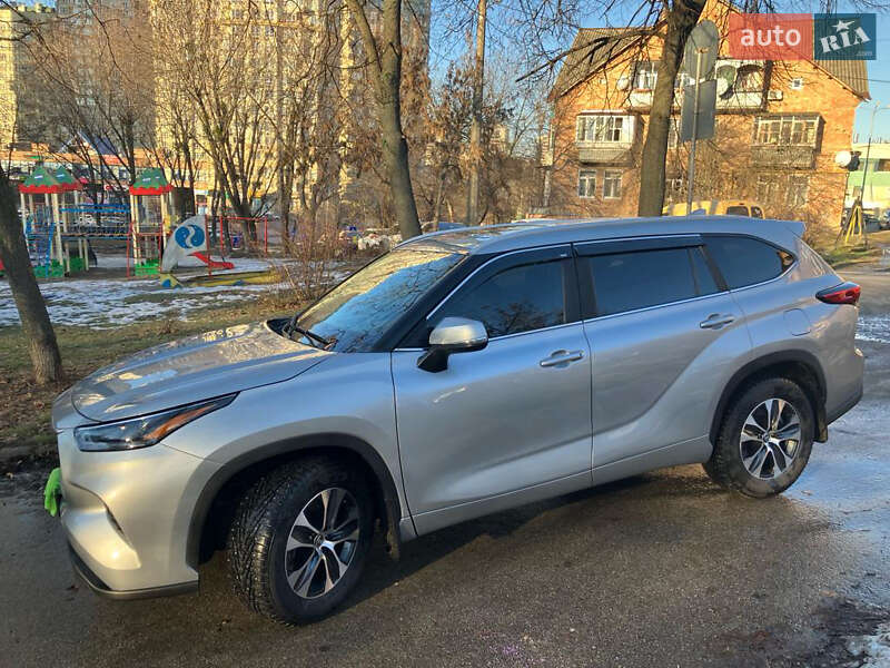 Позашляховик / Кросовер Toyota Highlander 2022 в Києві