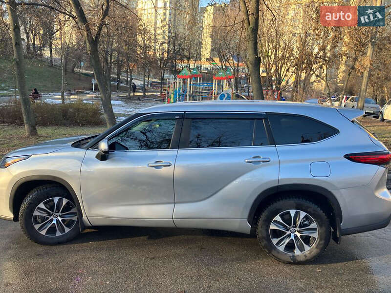 Позашляховик / Кросовер Toyota Highlander 2022 в Києві