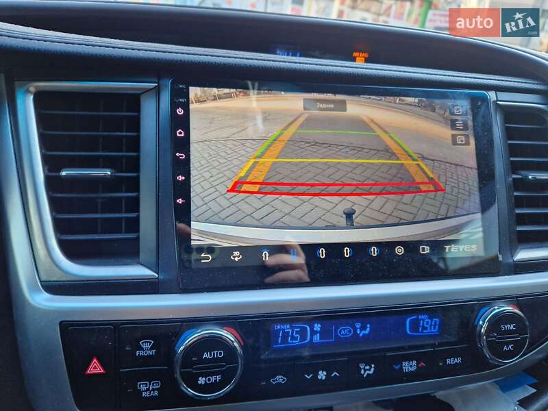 Внедорожник / Кроссовер Toyota Highlander 2015 в Запорожье