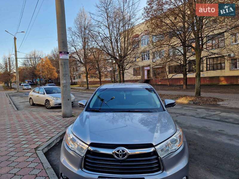 Внедорожник / Кроссовер Toyota Highlander 2015 в Запорожье