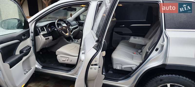 Внедорожник / Кроссовер Toyota Highlander 2018 в Луцке