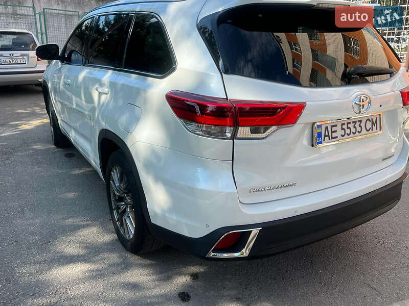 Внедорожник / Кроссовер Toyota Highlander 2017 в Днепре