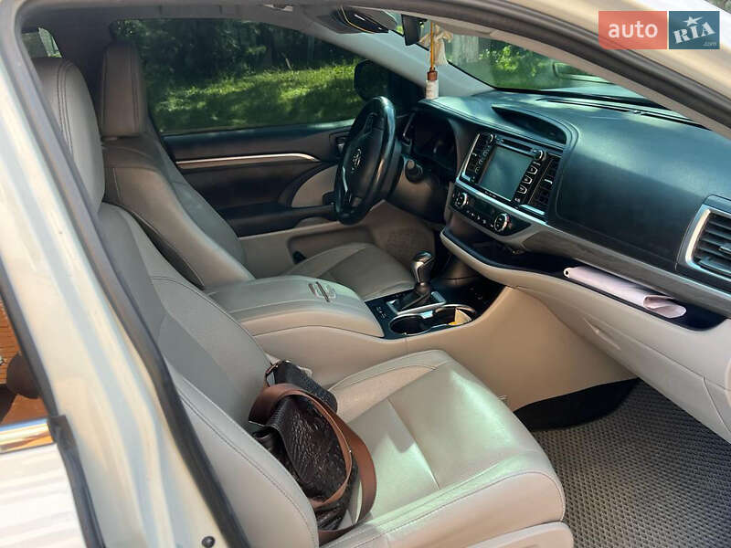Внедорожник / Кроссовер Toyota Highlander 2017 в Днепре