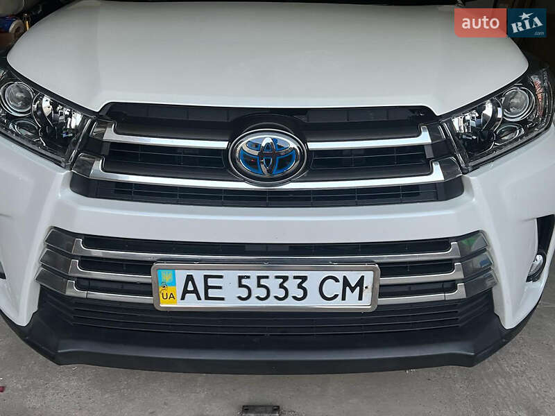 Внедорожник / Кроссовер Toyota Highlander 2017 в Днепре