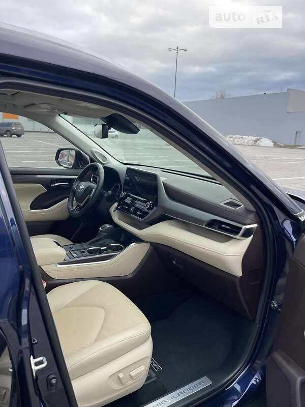 Внедорожник / Кроссовер Toyota Highlander 2022 в Котельве