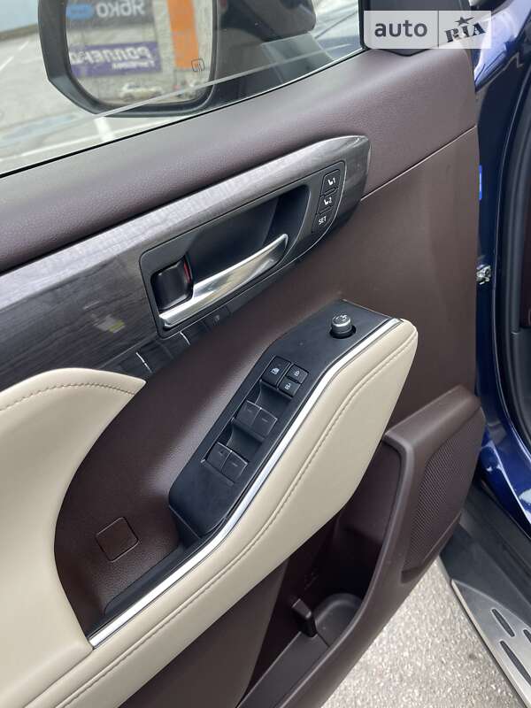 Внедорожник / Кроссовер Toyota Highlander 2022 в Котельве