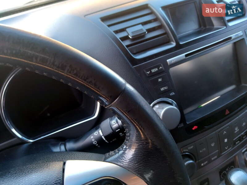 Внедорожник / Кроссовер Toyota Highlander 2011 в Славянске