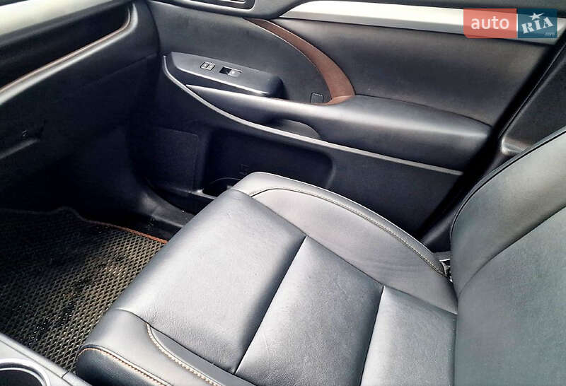 Позашляховик / Кросовер Toyota Highlander 2019 в Львові фото 6 Позашляховик / Кросовер Toyota Highlander 2019 в Львові