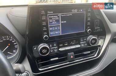 Внедорожник / Кроссовер Toyota Highlander 2020 в 