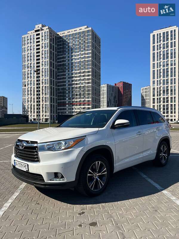 Внедорожник / Кроссовер Toyota Highlander 2016 в Киеве