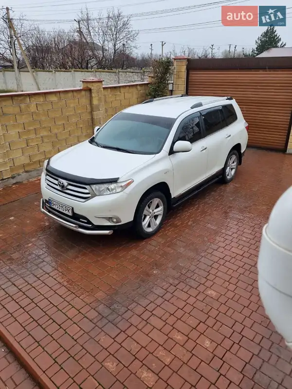 Внедорожник / Кроссовер Toyota Highlander 2013 в 