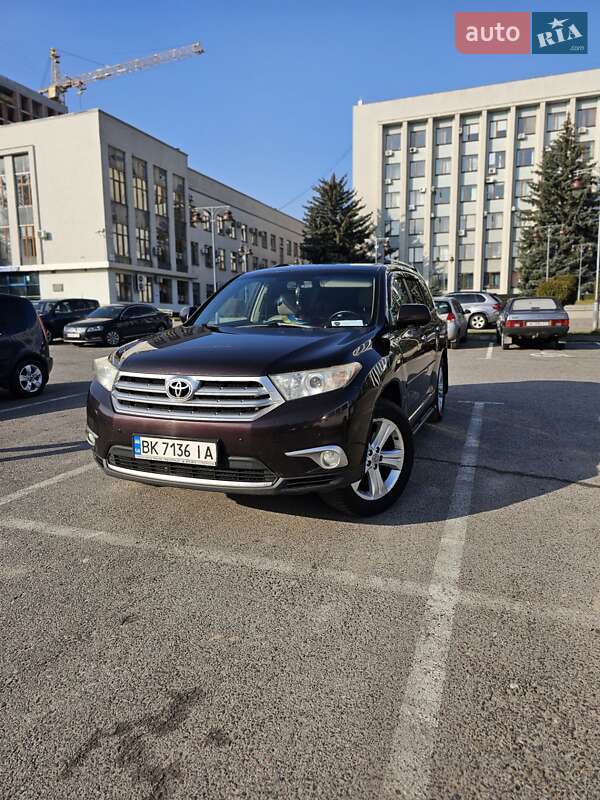 Позашляховик / Кросовер Toyota Highlander 2011 в Рівному
