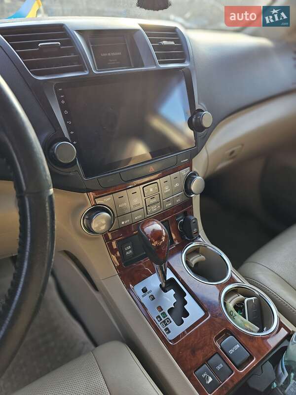 Позашляховик / Кросовер Toyota Highlander 2011 в Рівному
