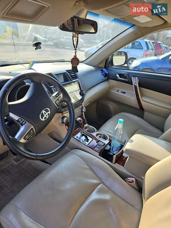 Позашляховик / Кросовер Toyota Highlander 2011 в Рівному