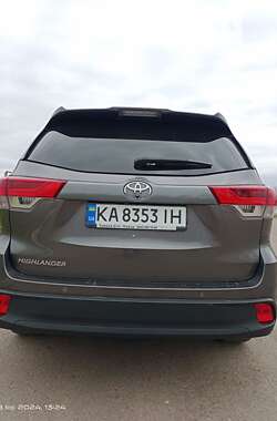 Внедорожник / Кроссовер Toyota Highlander 2017 в Прилуках