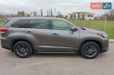 Позашляховик / Кросовер Toyota Highlander 2017 в Прилуках