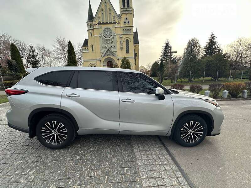 Внедорожник / Кроссовер Toyota Highlander 2021 в Василькове
