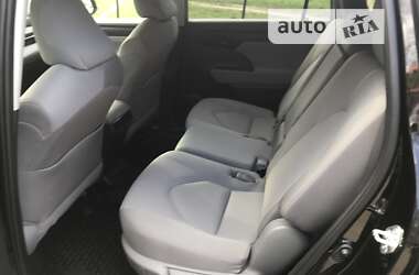 Внедорожник / Кроссовер Toyota Highlander 2020 в 