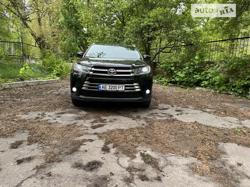 Позашляховик / Кросовер Toyota Highlander 2019 в Дніпрі
