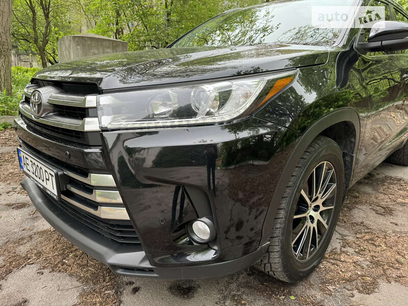 Позашляховик / Кросовер Toyota Highlander 2019 в Дніпрі