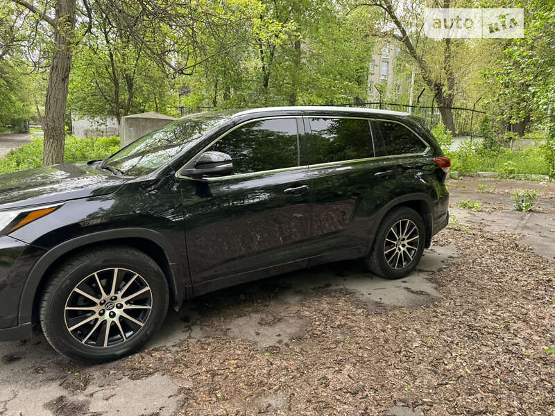 Позашляховик / Кросовер Toyota Highlander 2019 в Дніпрі