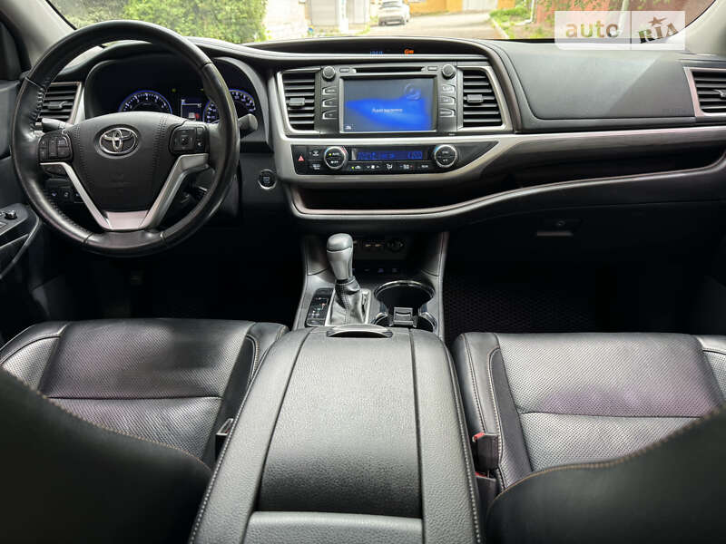 Позашляховик / Кросовер Toyota Highlander 2019 в Дніпрі