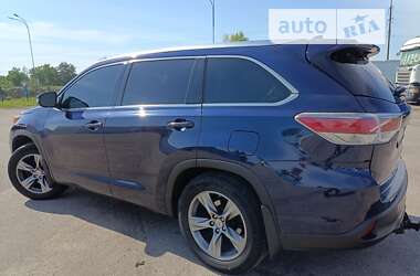 Внедорожник / Кроссовер Toyota Highlander 2015 в Барышевке