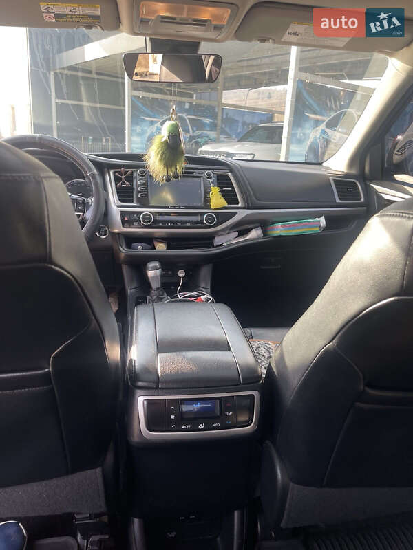 Внедорожник / Кроссовер Toyota Highlander 2017 в Бориславе