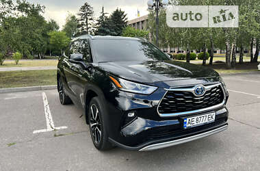 Внедорожник / Кроссовер Toyota Highlander 2021 в Кривом Роге