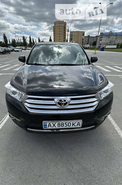 Внедорожник / Кроссовер Toyota Highlander 2011 в Каменец-Подольском