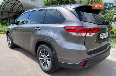 Позашляховик / Кросовер Toyota Highlander 2019 в 